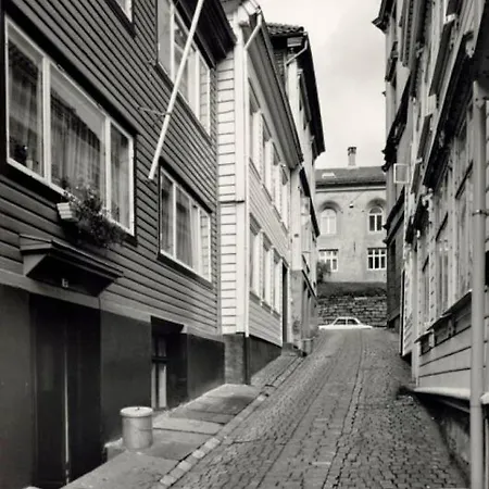 Dinbnb Apartments I Historical Two-Floor Apartment With Rooftop Panorama I 1645 Heritage Bergen Exterior photo